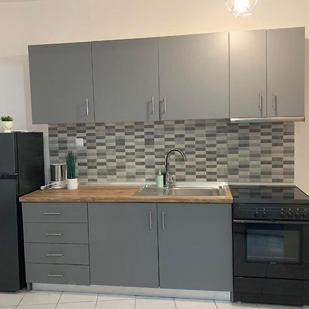 Tony 'S Place Apartment Драма Екстериор снимка