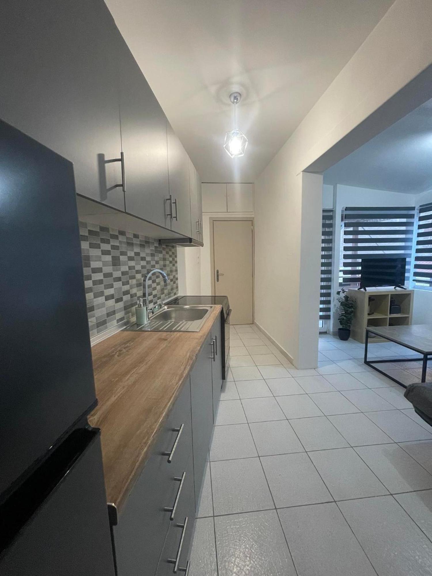 Tony 'S Place Apartment Драма Екстериор снимка
